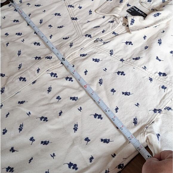 Frank & Oak Cream/White Floral Denim Button-up Long Sleeve Overshirt, size M - Picture 4 of 6